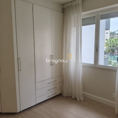 Apartamento com 193m², 3 quartos (sendo 1 suíte), 2 garagens, no bairro Centro em Florianópolis