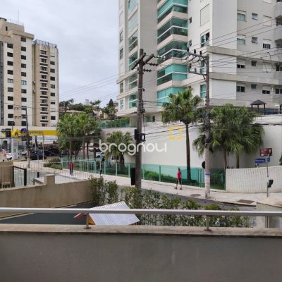 Apartamento com 193m², 3 quartos (sendo 1 suíte), 2 garagens, no bairro Centro em Florianópolis