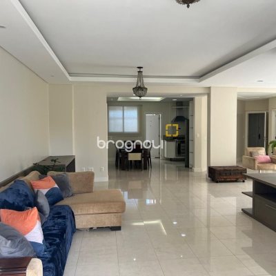 Apartamento com 193m², 3 quartos (sendo 1 suíte), 2 garagens, no bairro Centro em Florianópolis