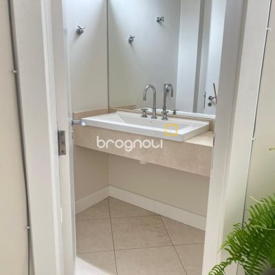 Apartamento com 193m², 3 quartos (sendo 1 suíte), 2 garagens, no bairro Centro em Florianópolis