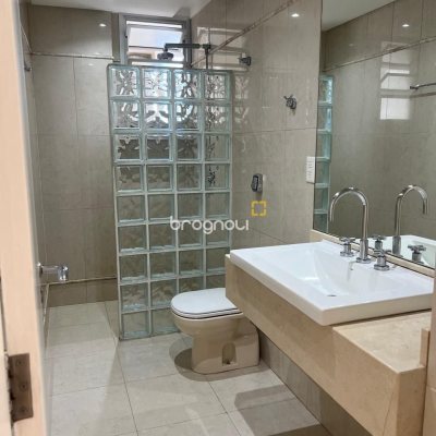 Apartamento com 193m², 3 quartos (sendo 1 suíte), 2 garagens, no bairro Centro em Florianópolis