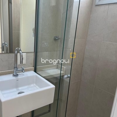 Apartamento com 193m², 3 quartos (sendo 1 suíte), 2 garagens, no bairro Centro em Florianópolis