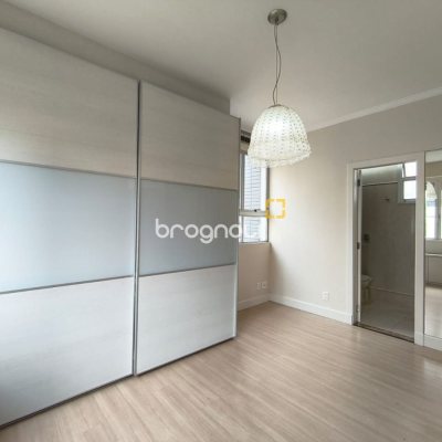 Apartamento com 193m², 3 quartos (sendo 1 suíte), 2 garagens, no bairro Centro em Florianópolis