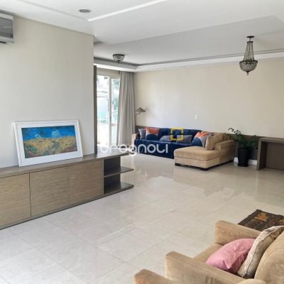 Apartamento com 193m², 3 quartos (sendo 1 suíte), 2 garagens, no bairro Centro em Florianópolis