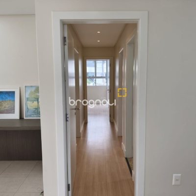 Apartamento com 193m², 3 quartos (sendo 1 suíte), 2 garagens, no bairro Centro em Florianópolis