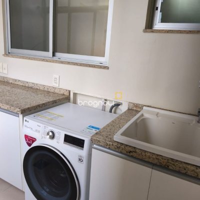 Apartamento com 193m², 3 quartos (sendo 1 suíte), 2 garagens, no bairro Centro em Florianópolis