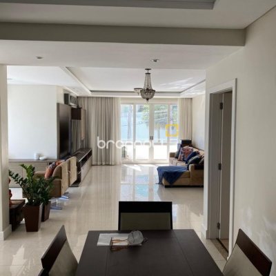 Apartamento com 193m², 3 quartos (sendo 1 suíte), 2 garagens, no bairro Centro em Florianópolis