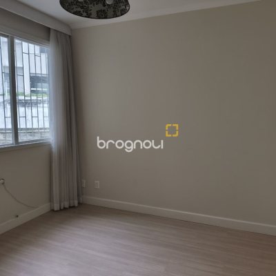 Apartamento com 193m², 3 quartos (sendo 1 suíte), 2 garagens, no bairro Centro em Florianópolis