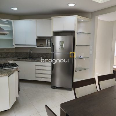 Apartamento com 193m², 3 quartos (sendo 1 suíte), 2 garagens, no bairro Centro em Florianópolis