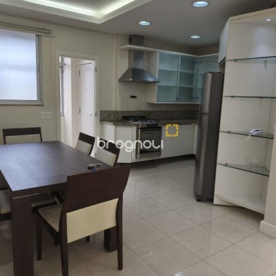Apartamento com 193m², 3 quartos (sendo 1 suíte), 2 garagens, no bairro Centro em Florianópolis
