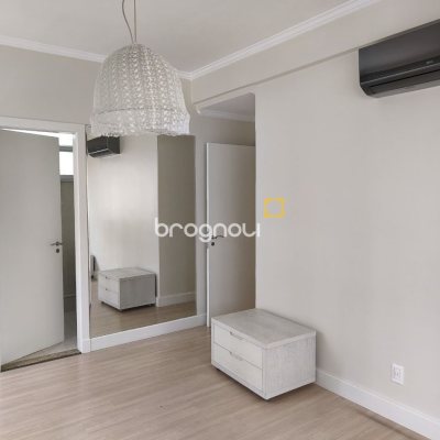Apartamento com 193m², 3 quartos (sendo 1 suíte), 2 garagens, no bairro Centro em Florianópolis