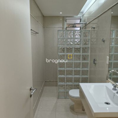Apartamento com 193m², 3 quartos (sendo 1 suíte), 2 garagens, no bairro Centro em Florianópolis