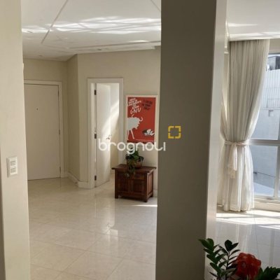Apartamento com 193m², 3 quartos (sendo 1 suíte), 2 garagens, no bairro Centro em Florianópolis