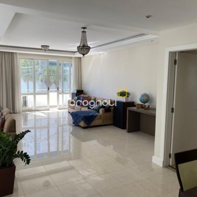 Apartamento com 193m², 3 quartos (sendo 1 suíte), 2 garagens, no bairro Centro em Florianópolis