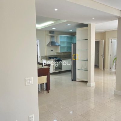 Apartamento com 193m², 3 quartos (sendo 1 suíte), 2 garagens, no bairro Centro em Florianópolis