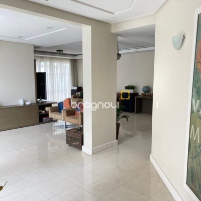 Apartamento com 193m², 3 quartos (sendo 1 suíte), 2 garagens, no bairro Centro em Florianópolis
