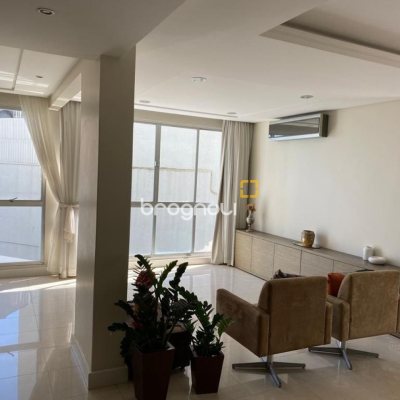 Apartamento com 193m², 3 quartos (sendo 1 suíte), 2 garagens, no bairro Centro em Florianópolis