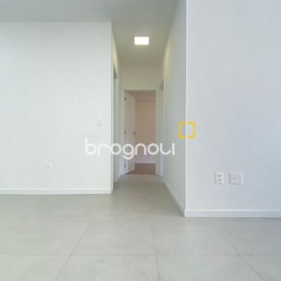 Apartamento com 71m², 2 quartos (sendo 1 suíte), 1 garagem, no bairro Cacupé em Florianópolis