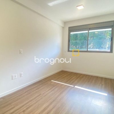 Apartamento com 71m², 2 quartos (sendo 1 suíte), 1 garagem, no bairro Cacupé em Florianópolis