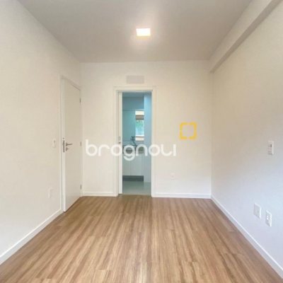 Apartamento com 71m², 2 quartos (sendo 1 suíte), 1 garagem, no bairro Cacupé em Florianópolis