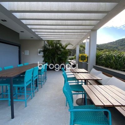 Apartamento com 71m², 2 quartos (sendo 1 suíte), 1 garagem, no bairro Cacupé em Florianópolis