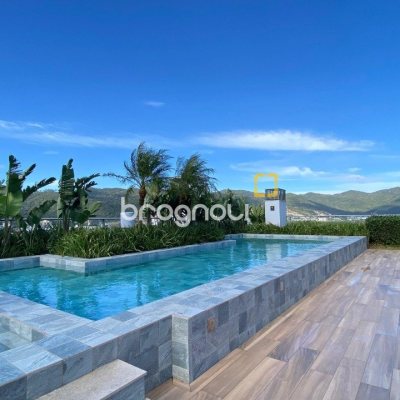 Apartamento com 71m², 2 quartos (sendo 1 suíte), 1 garagem, no bairro Cacupé em Florianópolis
