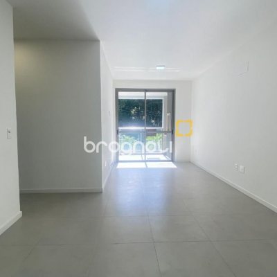 Apartamento com 71m², 2 quartos (sendo 1 suíte), 1 garagem, no bairro Cacupé em Florianópolis