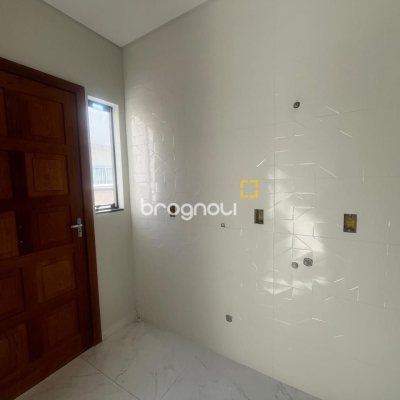 Casa com 85m², 2 quartos (sendo 2 suítes), 1 garagem, no bairro Bela Vista em Palhoça