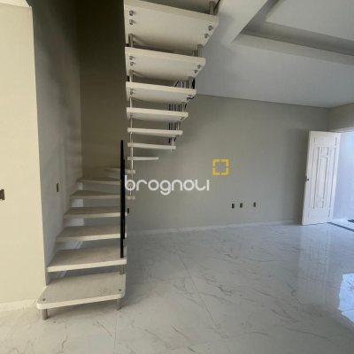 Casa com 85m², 2 quartos (sendo 2 suítes), 1 garagem, no bairro Bela Vista em Palhoça