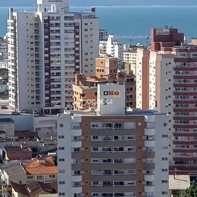 Apartamento com 133m², 4 quartos (sendo 2 suítes), 2 garagens, no bairro Estreito em Florianópolis