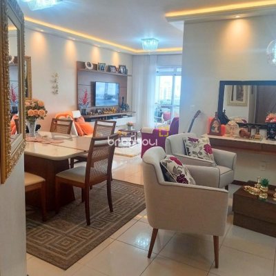 Apartamento com 133m², 4 quartos (sendo 2 suítes), 2 garagens, no bairro Estreito em Florianópolis