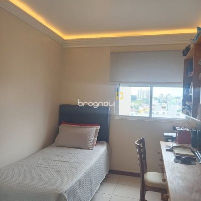 Apartamento com 133m², 4 quartos (sendo 2 suítes), 2 garagens, no bairro Estreito em Florianópolis