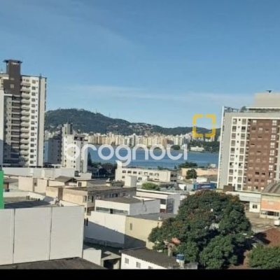 Apartamento com 133m², 4 quartos (sendo 2 suítes), 2 garagens, no bairro Estreito em Florianópolis