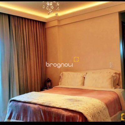 Apartamento com 133m², 4 quartos (sendo 2 suítes), 2 garagens, no bairro Estreito em Florianópolis