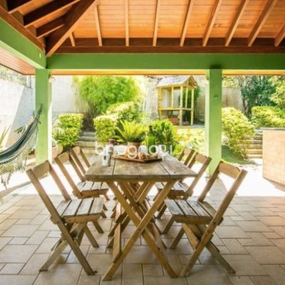 Casa com 929m², 5 quartos (sendo 3 suítes), 5 garagens, no bairro João Paulo em Florianópolis