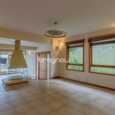 Casa com 929m², 5 quartos (sendo 3 suítes), 5 garagens, no bairro João Paulo em Florianópolis