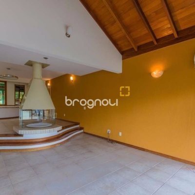 Casa com 929m², 5 quartos (sendo 3 suítes), 5 garagens, no bairro João Paulo em Florianópolis