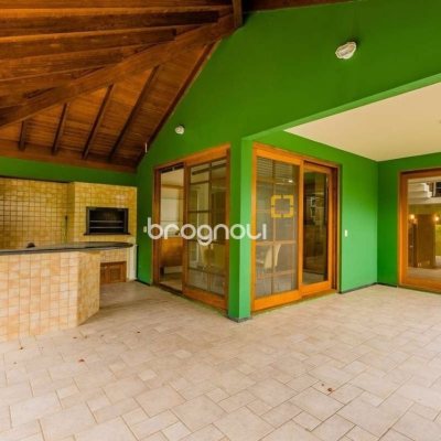 Casa com 929m², 5 quartos (sendo 3 suítes), 5 garagens, no bairro João Paulo em Florianópolis