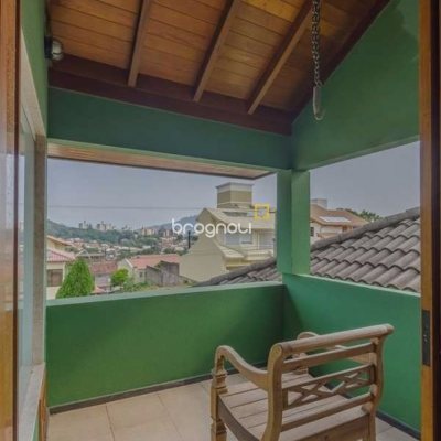 Casa com 929m², 5 quartos (sendo 3 suítes), 5 garagens, no bairro João Paulo em Florianópolis