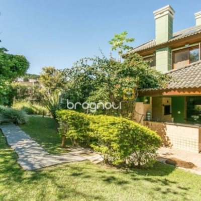 Casa com 929m², 5 quartos (sendo 3 suítes), 5 garagens, no bairro João Paulo em Florianópolis