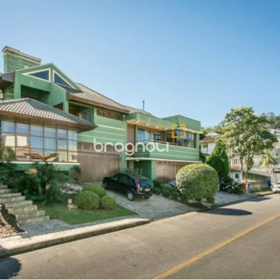Casa com 929m², 5 quartos (sendo 3 suítes), 5 garagens, no bairro João Paulo em Florianópolis