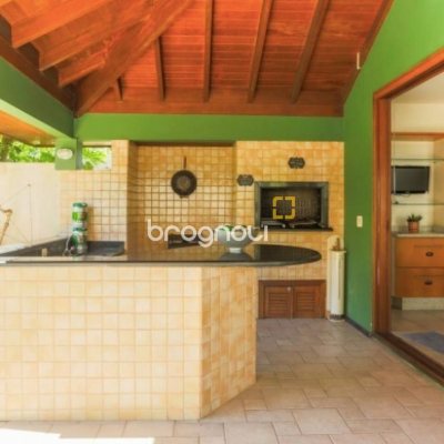 Casa com 929m², 5 quartos (sendo 3 suítes), 5 garagens, no bairro João Paulo em Florianópolis