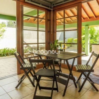 Casa com 929m², 5 quartos (sendo 3 suítes), 5 garagens, no bairro João Paulo em Florianópolis