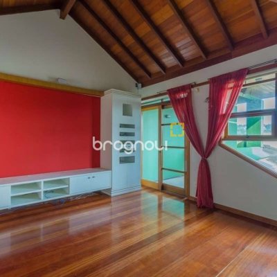 Casa com 929m², 5 quartos (sendo 3 suítes), 5 garagens, no bairro João Paulo em Florianópolis