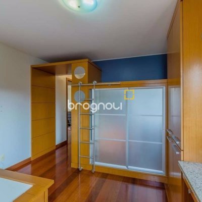 Casa com 929m², 5 quartos (sendo 3 suítes), 5 garagens, no bairro João Paulo em Florianópolis