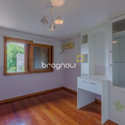 Casa com 929m², 5 quartos (sendo 3 suítes), 5 garagens, no bairro João Paulo em Florianópolis