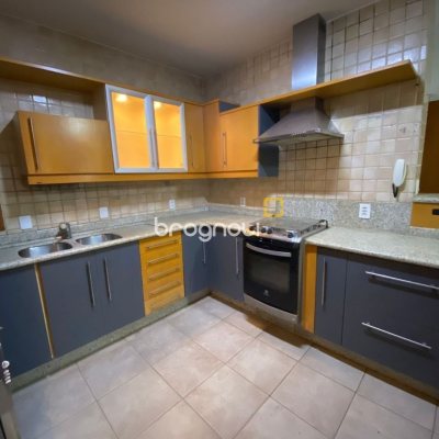 Casa com 929m², 5 quartos (sendo 3 suítes), 5 garagens, no bairro João Paulo em Florianópolis