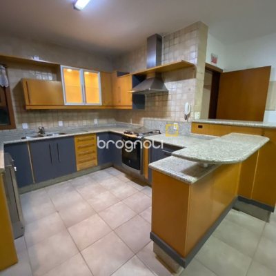 Casa com 929m², 5 quartos (sendo 3 suítes), 5 garagens, no bairro João Paulo em Florianópolis