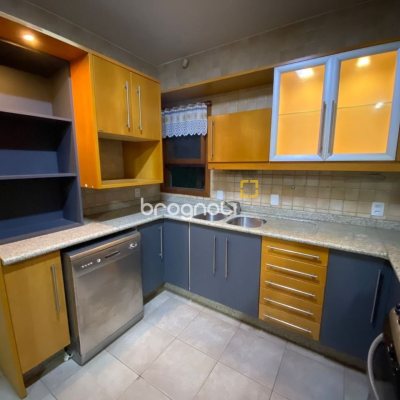 Casa com 929m², 5 quartos (sendo 3 suítes), 5 garagens, no bairro João Paulo em Florianópolis