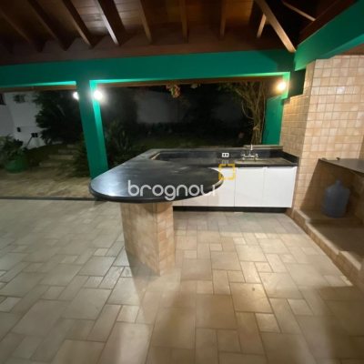 Casa com 929m², 5 quartos (sendo 3 suítes), 5 garagens, no bairro João Paulo em Florianópolis